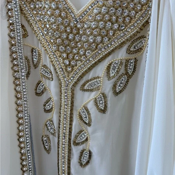 Elegant Ivory and Gold Women's Kaftan/Dress - Picture 4 of 8